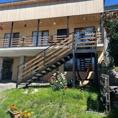 Guesthouse Relax In Kazbegi エクステリア 写真