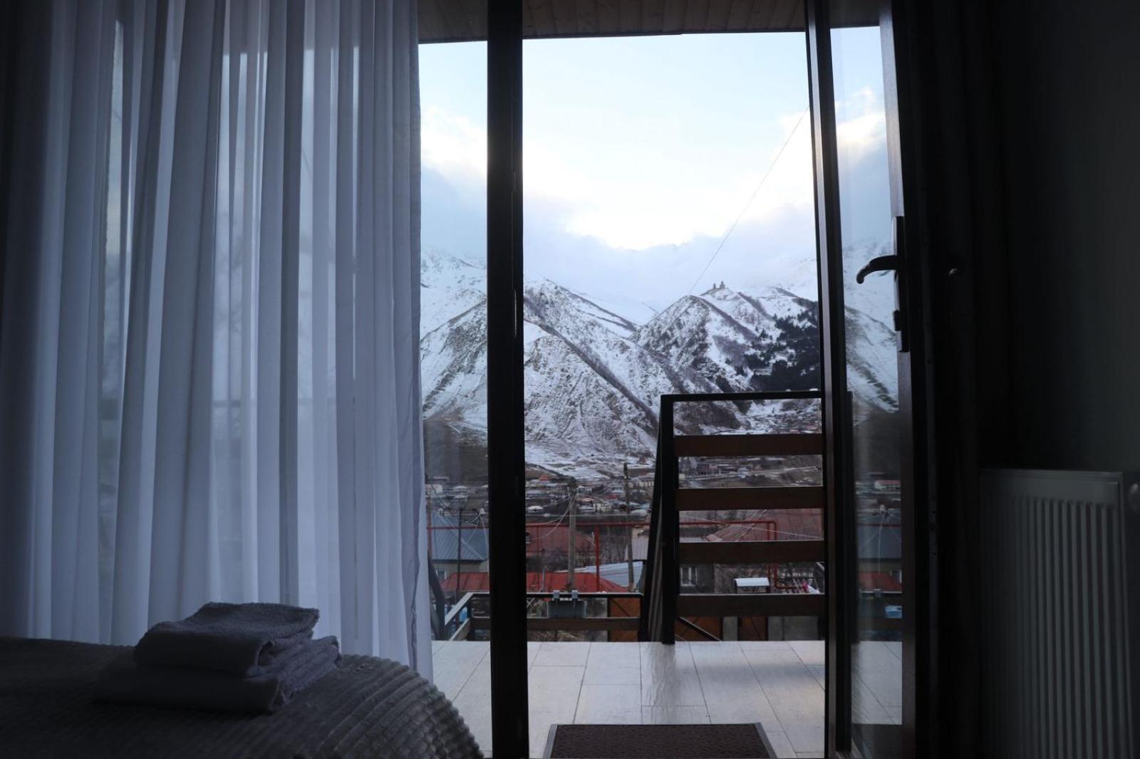 Guesthouse Relax In Kazbegi エクステリア 写真