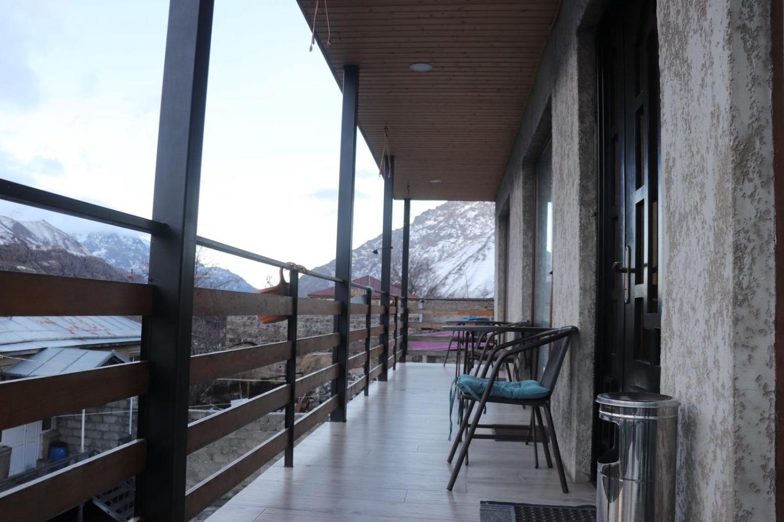 Guesthouse Relax In Kazbegi エクステリア 写真