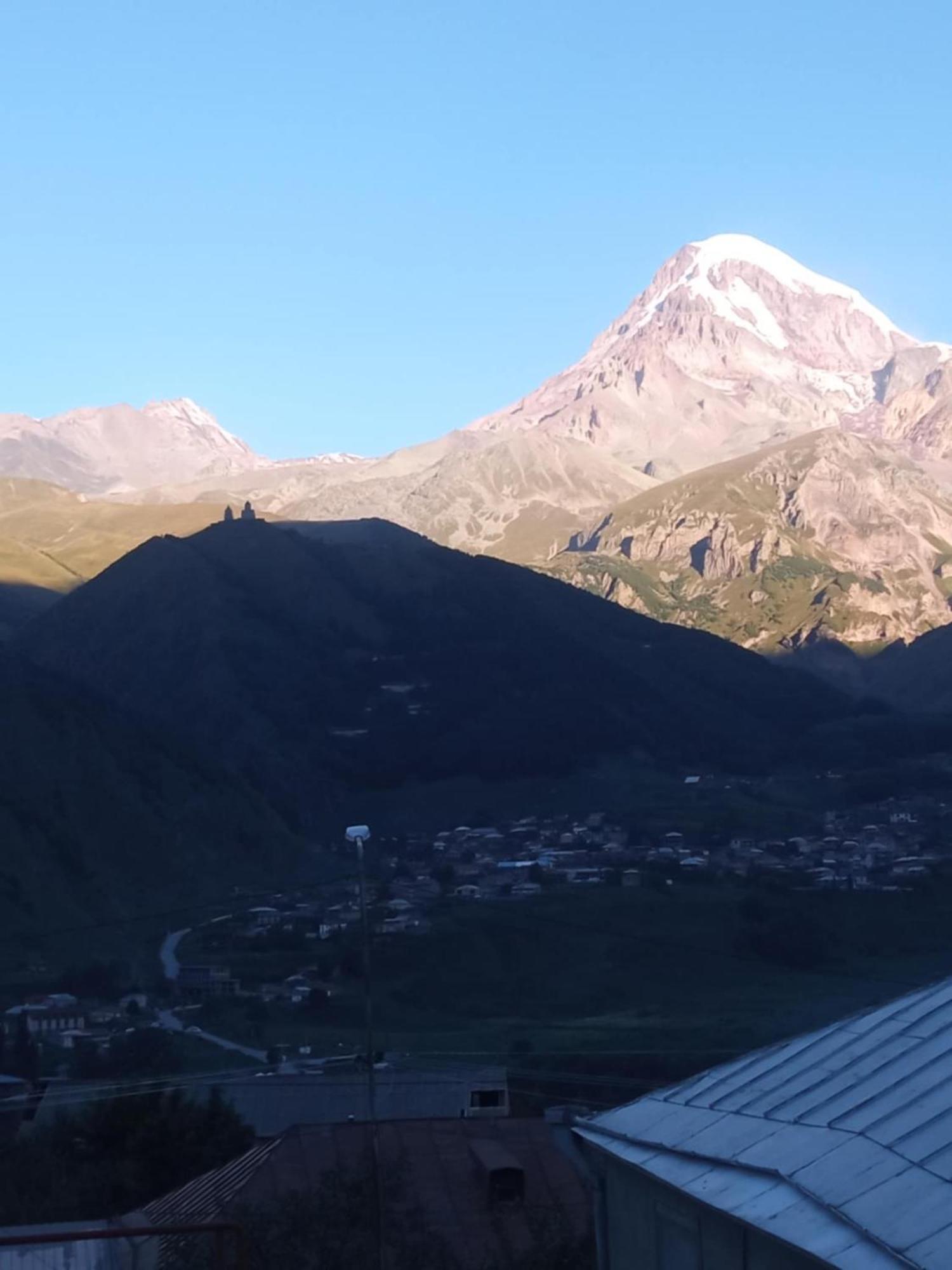 Guesthouse Relax In Kazbegi エクステリア 写真